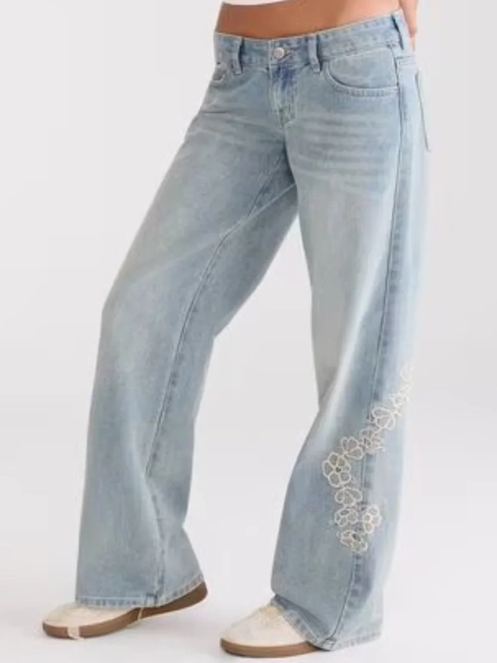 Aeropostale Size 4R Super Low-Rise Baggy Wide Leg Embroidered Floral Jean